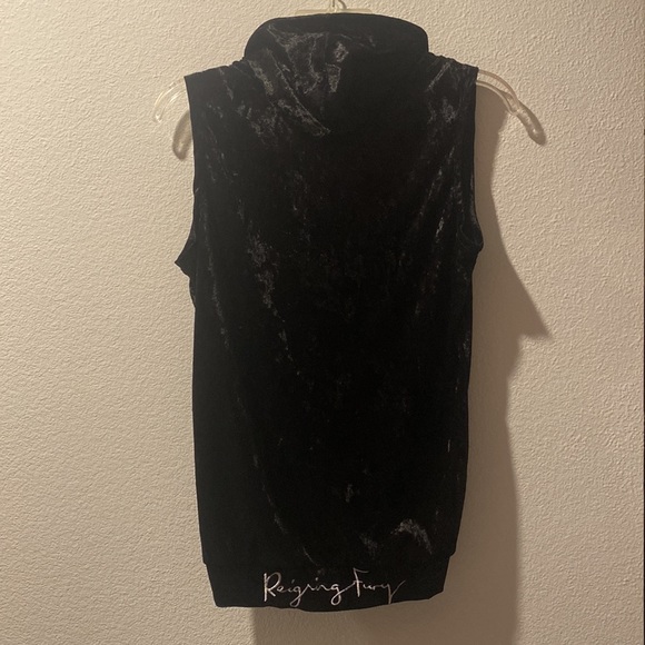 Reigning Fury crushed velvet top - Picture 3 of 3